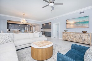 Condo, 3 Bedrooms | Living area