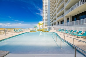 Appart'hôtel, 3 chambres | Piscine