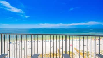 Condo, 3 Bedrooms | Property grounds