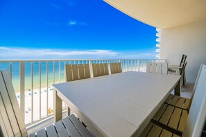 Apartment, 3 Schlafzimmer | Speisen im Freien