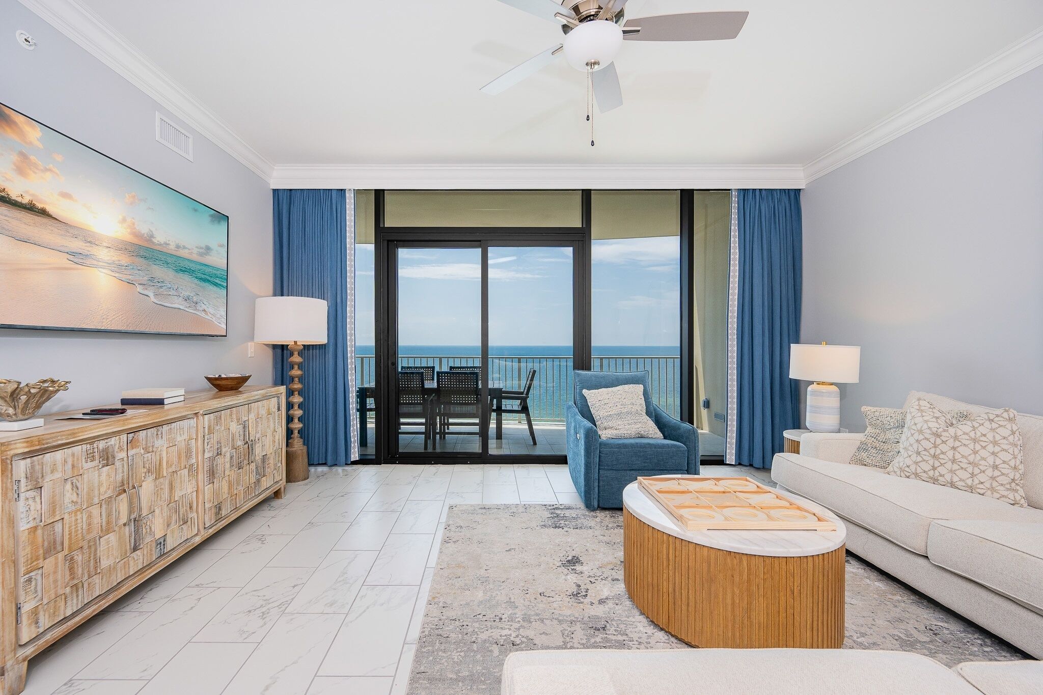 コンドミニアム 3 ベッドルーム | リビング エリア