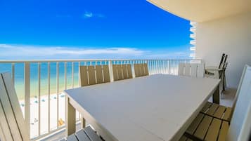 Apartamento, 3 habitaciones | Restaurante al aire libre