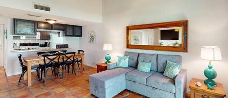 Apartamento, 3 habitaciones | Zona de estar | Una Smart TV