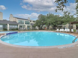 Appart'hôtel, 3 chambres | Piscine