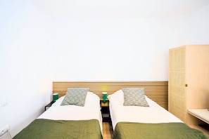 3 chambres, bureau, Wi-Fi gratuit, draps fournis