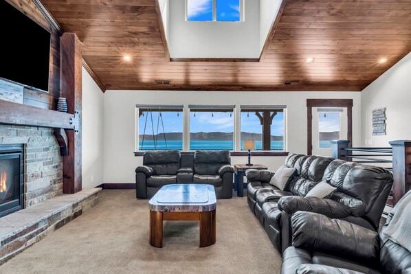 Smart TV, fireplace, ping pong, stereo - Blackberry Lodge at Bear Lake Sleeps 24 (Garden City)