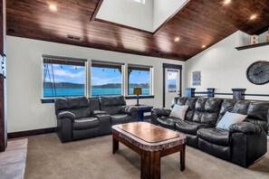 Smart TV, fireplace, ping pong, stereo - Blackberry Lodge at Bear Lake Sleeps 24 (Garden City)