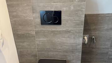 Dusche, Handtücher, Seife, Toilettenpapier