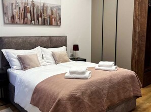Studio (Downtown Apartment - Studio Apartment)
