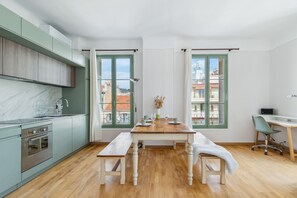 Fridge, microwave, oven, coffee/tea maker - Happyfew La Suite Cathédrale (Nice)