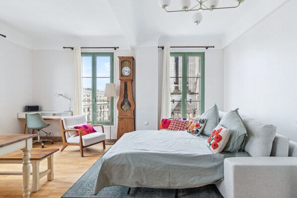 Iron/ironing board, free WiFi, bed sheets