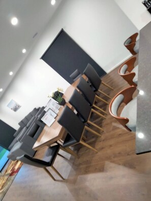 Huis, 4 slaapkamers, roken, balkon | Lounge