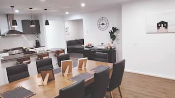House, 4 Bedrooms, Smoking, Balcony | Dining room