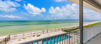 Mimosa Bay: Waterfront Oasis w/ Heated Pool, Hot Tub & Bay Views