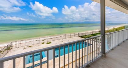 Mimosa Bay: Waterfront Oasis w/ Heated Pool, Hot Tub & Bay Views