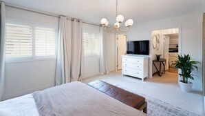 Unclassified image, 2 of 34, button - Stylish 4BR Oasis Peaceful Mississauga Location (Mississauga)