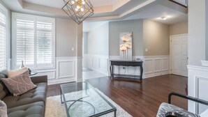 Unclassified image, 5 of 34, button - Stylish 4BR Oasis Peaceful Mississauga Location (Mississauga)