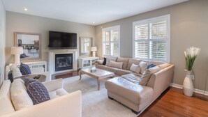 Unclassified image, 4 of 34, button - Stylish 4BR Oasis Peaceful Mississauga Location (Mississauga)