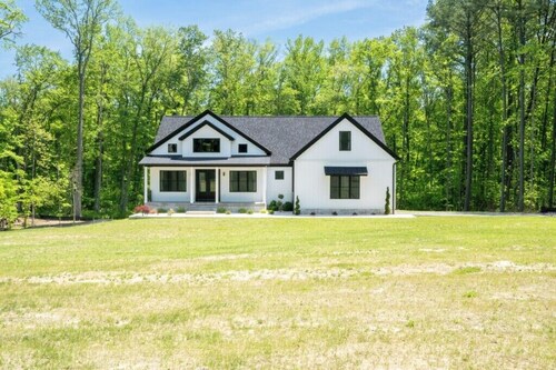 Private Retreat Near Lake Anna & Local Wineries!