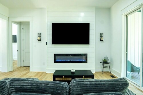 Private Retreat Near Lake Anna & Local Wineries!