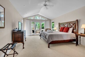 Talo, useita sänkyjä, pääsy uima-altaalle, näköala uima-altaalle (16 Turnberry Lane) | Näkymä huoneesta