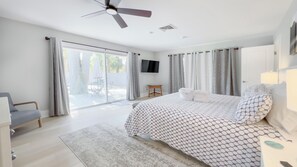 Maison, plusieurs lits, cuisine, vue jardin (14 Beach Lagoon Road) | 4 chambres, décoration personnalisée, ameublement personnalisé