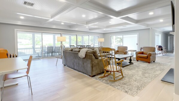 House, Multiple Beds, Kitchen, Garden View (14 Beach Lagoon Road) | Living area | 42-inch flat-screen TV with digital channels - 14 Beach Lagoon Road at The Sea Pines Resort (Hilton Head Island)