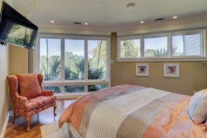 House, Multiple Beds, Balcony, Golf View (38 Windjammer Court) | 5 bedrooms, individually decorated, individually furnished, bed sheets