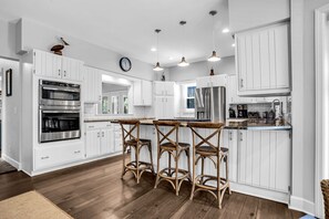 House, Multiple Beds, Kitchen, Pool View (19 Bald Eagle West) | Private kitchen