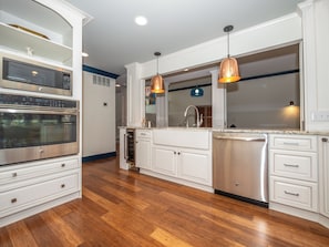 Maison, plusieurs lits, balcon, vue golf (16 Spinnaker Court) | Cuisine privée | Cafetière/bouilloire, tables à manger