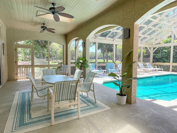 Maison, plusieurs lits, accès piscine, vue piscine (16 Ridgewood Lane) | Vue de la chambre