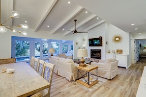 Maison, plusieurs lits, cuisine, vue jardin (33 S. Sea Pines Drive) | Intérieur