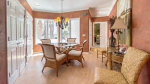 Ferienhaus, Mehrere Betten, Poolzugang, Poolblick (14 Genoa Court) | 4 Schlafzimmer, individuell dekoriert, individuell eingerichtet