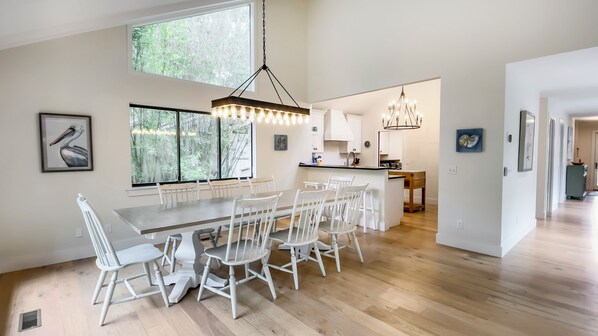 House, Multiple Beds, Patio, Garden View (21 Water Oak) | Dining