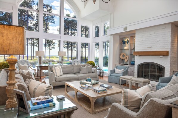 Casa, varias camas, patio, vista al océano (21 Painted Bunting) | Área de sala de estar | Televisión de pantalla plana de 42 pulgadas con canales digitales 