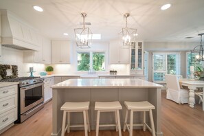 House, Multiple Beds, Kitchen, Pool View (33 St. Andrews Place) | Private kitchen | Coffee/tea maker, dining tables