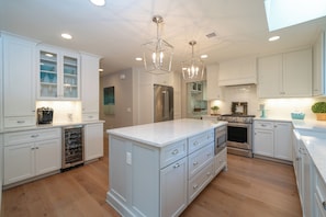 Maison, plusieurs lits, cuisine, vue piscine (33 St. Andrews Place) | Cuisine privée | Cafetière/bouilloire, tables à manger