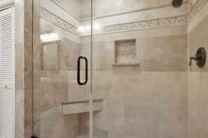 Vila, Beberapa Tempat Tidur, dapur, pemandangan kolam renang (32 Turtle Lane) | Kamar mandi | Handuk