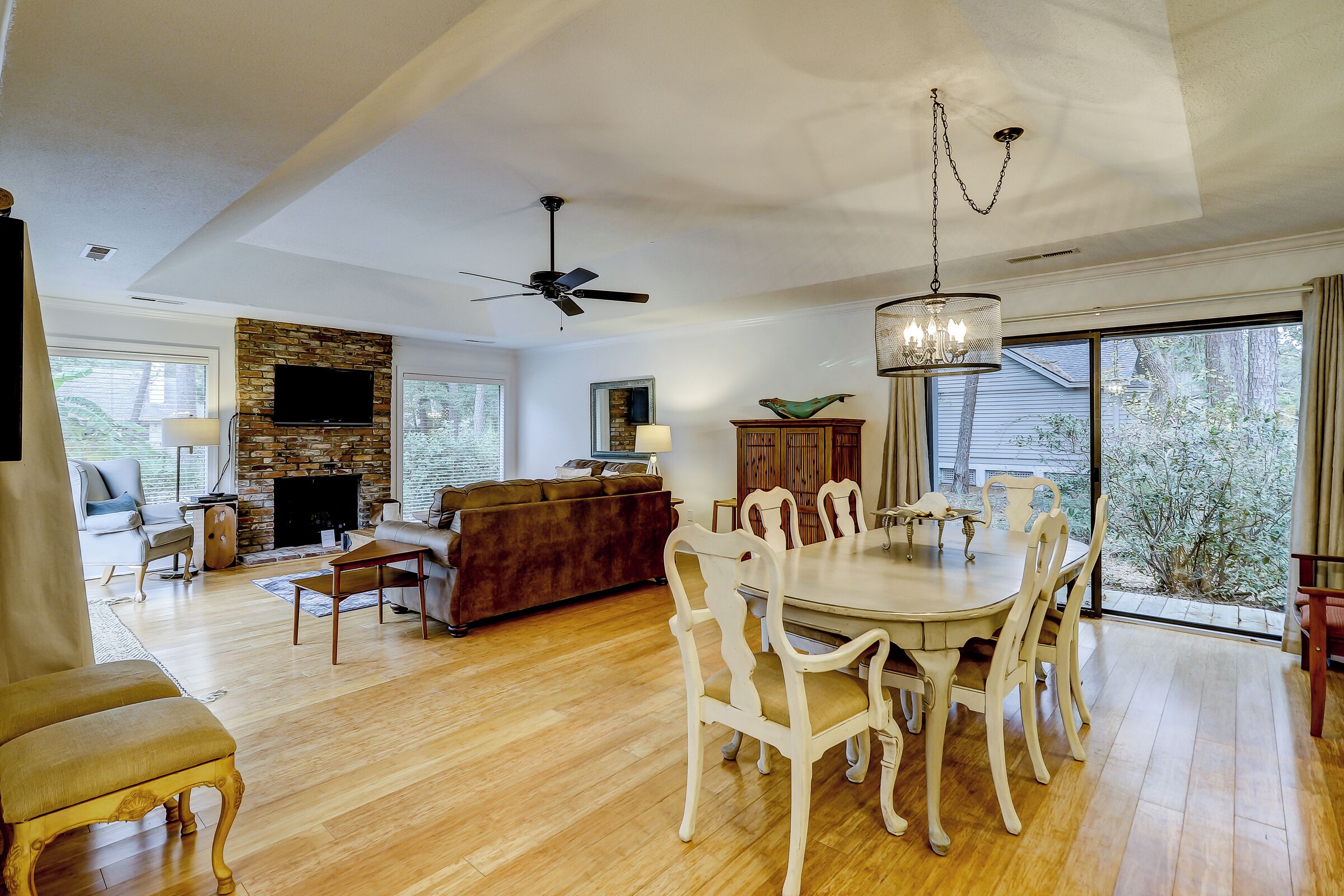 House, Multiple Beds, Pool Access, Garden View (23 Deer Run Lane) | Interior