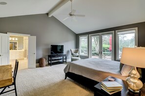 House, Multiple Beds, Kitchen, Golf View (28 Marsh Drive) | 4 bedrooms, individually decorated, individually furnished, bed sheets - 28 Marsh Drive at The Sea Pines Resort (Hilton Head Island)