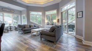 Hus - flere senge - balkon - udsigt til pool (21 Green Heron) | Interiør