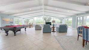 Maison, plusieurs lits, patio, vue piscine (34 North Live Oak) | Salle de jeux