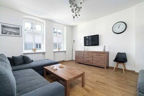 TV, offices - Strzalowa 6 | Comfortable Apartment | Remote Work (Poznan)