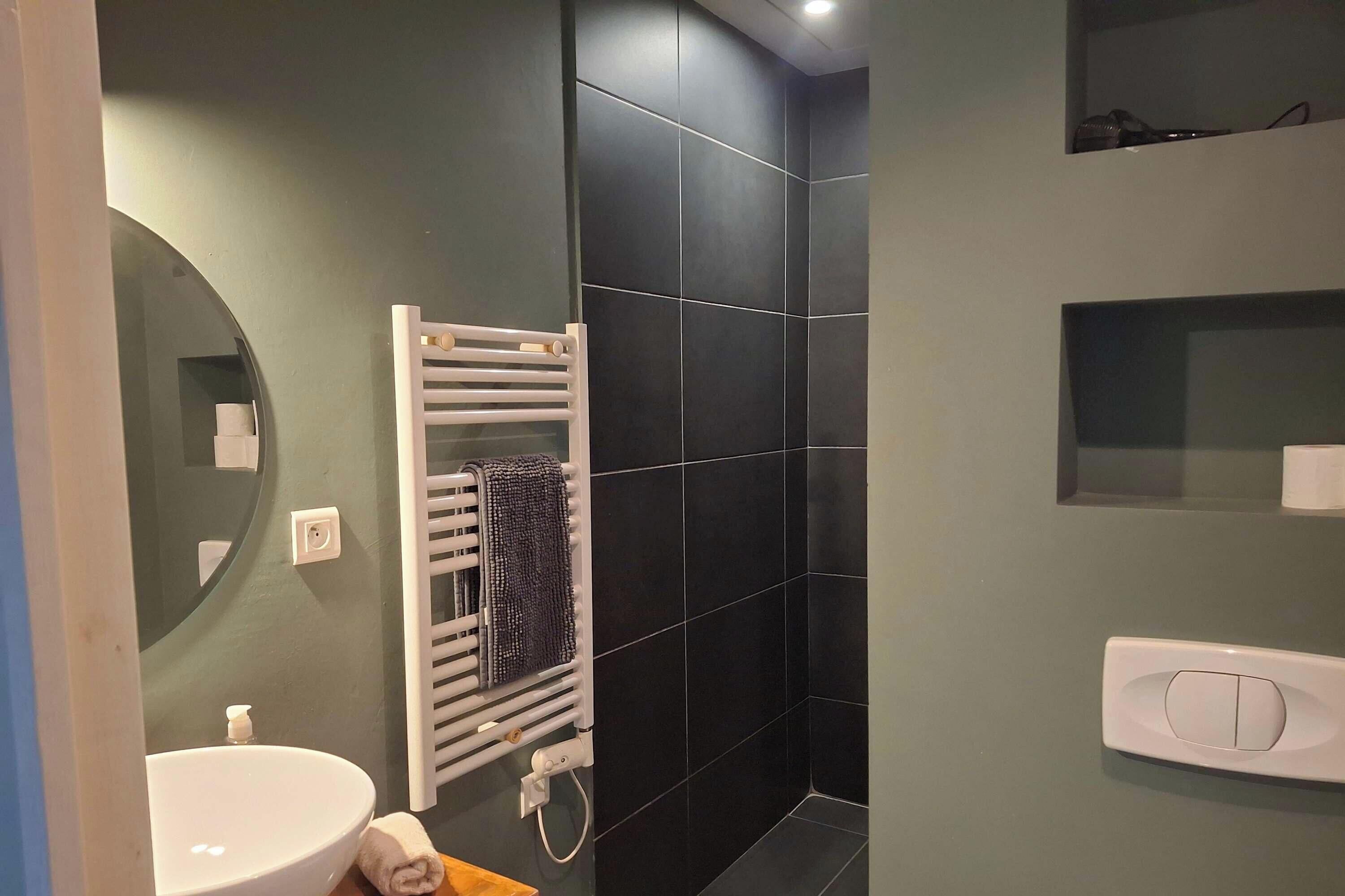 淋浴设施、吹风机、毛巾