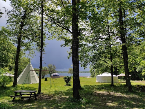 MESHUTES: the gite for unusual nights on the Lac du DER