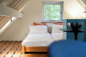 1 bedroom, iron/ironing board, WiFi, bed sheets - Hidden Garden House-Village location-Somerset Bath (Norton Saint Philip)