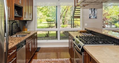 Juniper Presents: A Cool Harbert Loft Near Beaches with Fire Pit