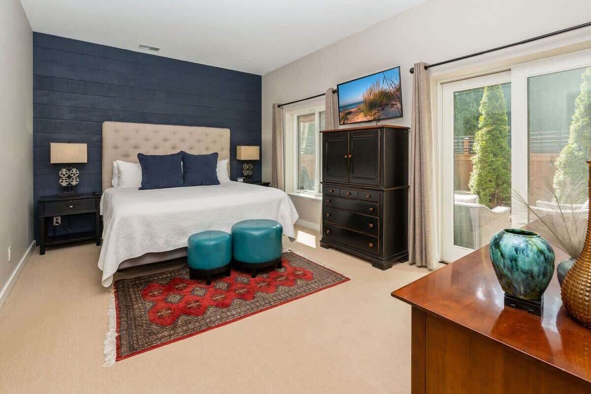 2 bedrooms, desk, iron/ironing board, WiFi