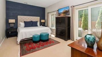 2 bedrooms, desk, iron/ironing board, WiFi