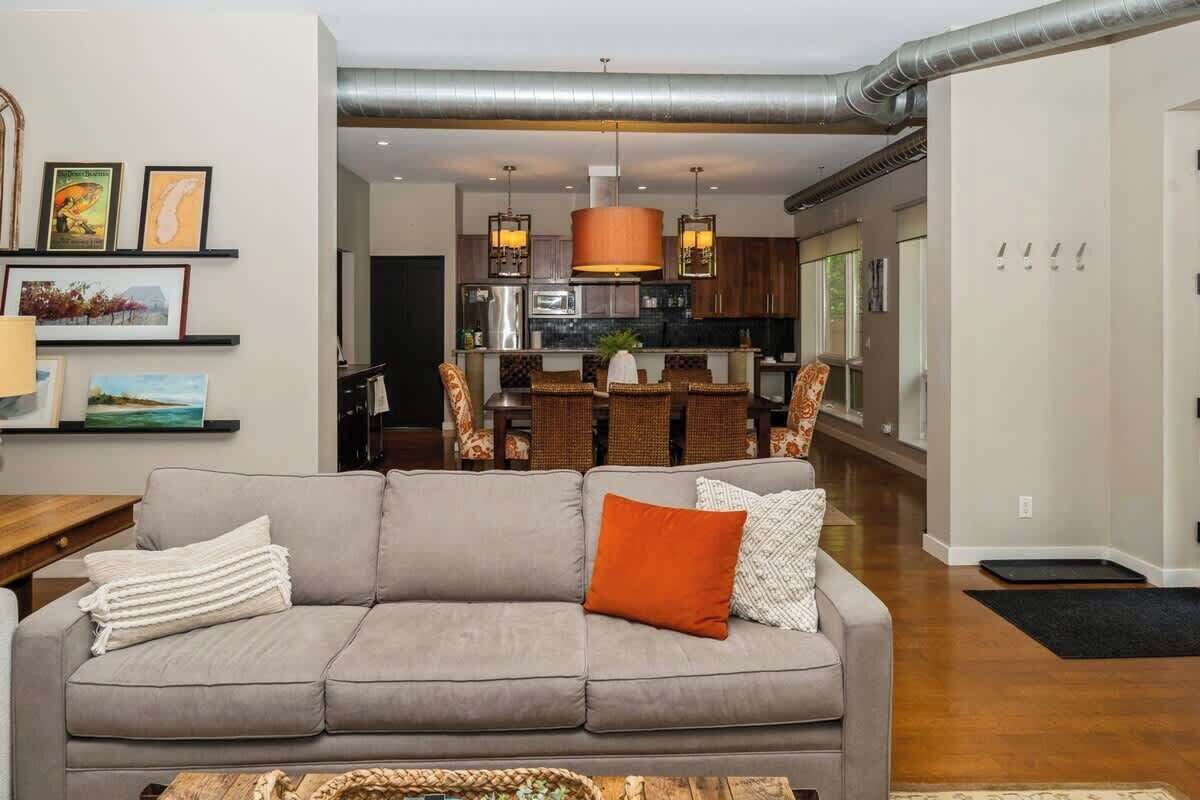 Smart TV, fireplace, offices